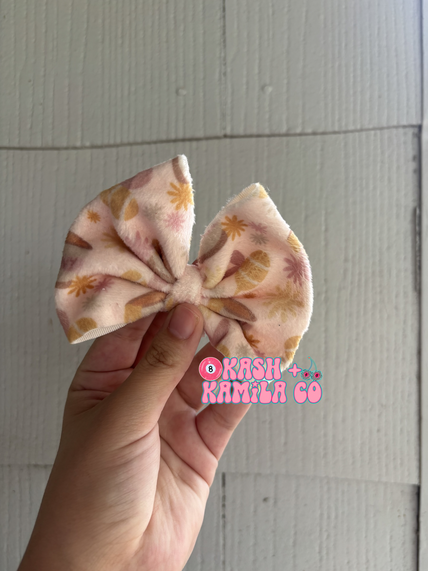 RTS 4” Bow Pooh Bees & Floral / Clip