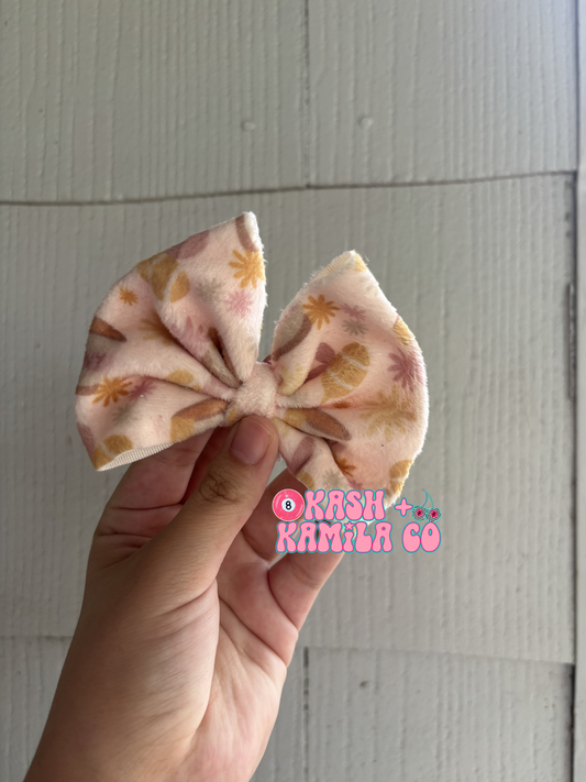 RTS 4” Bow Pooh Bees & Floral / Clip