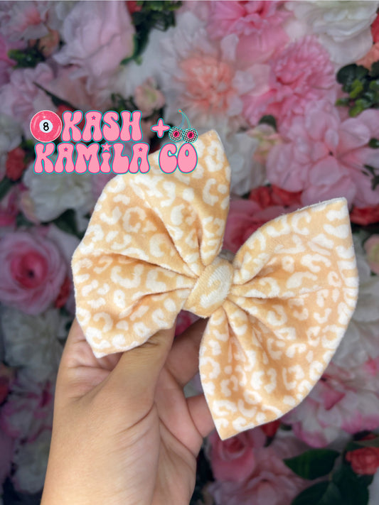 RTS 5” Bow Cream Leopard / Clip